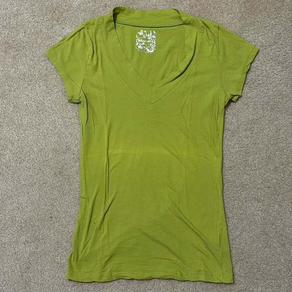 Mandee V Neck Women’s T-Shirt, Size Large, Excellent Condition!